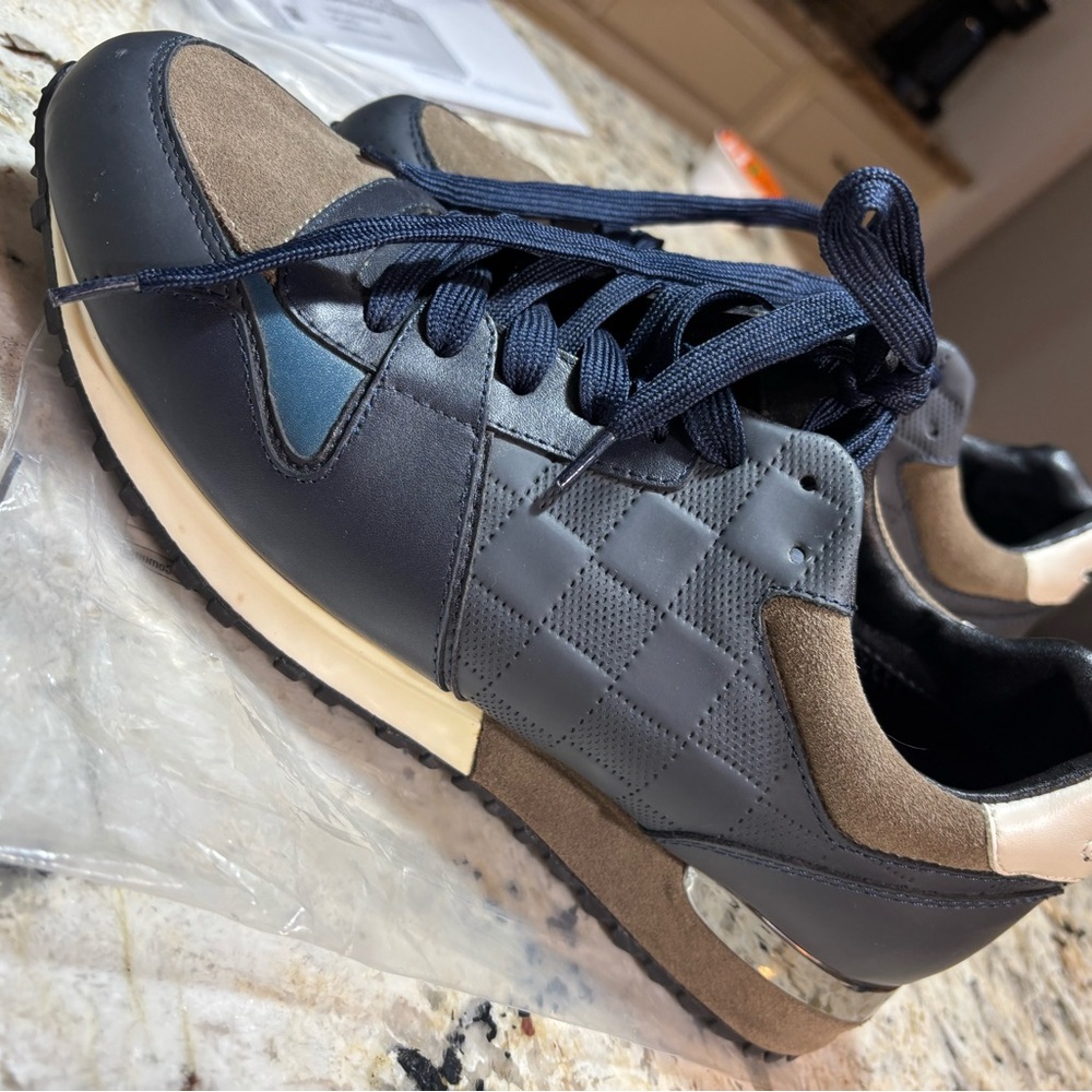 Black and Brown Sneakers with Skate-Inspired Design